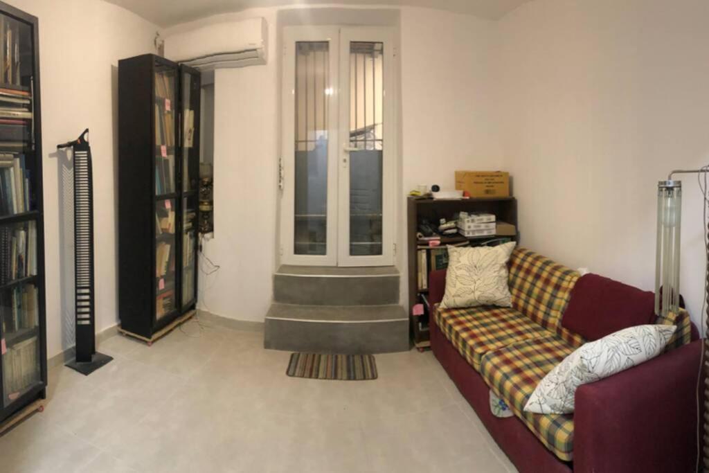 アテネExarcheia: Independent Ground Floor House.アパートメント エクステリア 写真