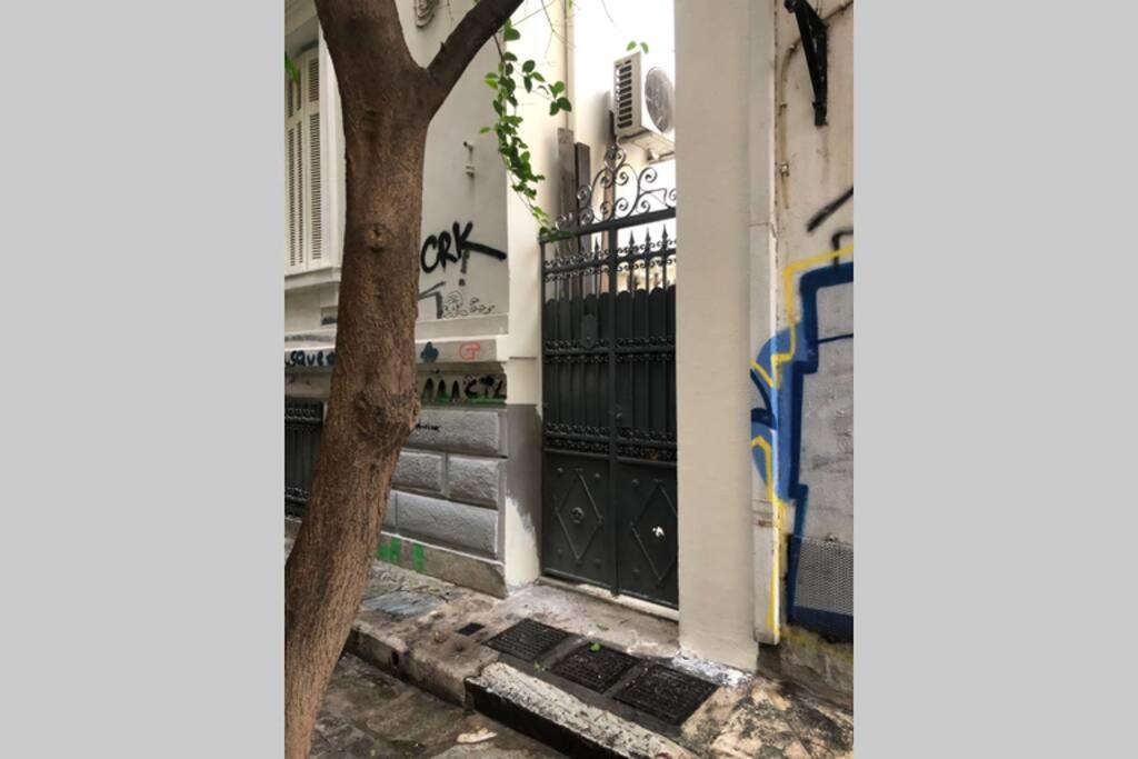 アテネExarcheia: Independent Ground Floor House.アパートメント エクステリア 写真